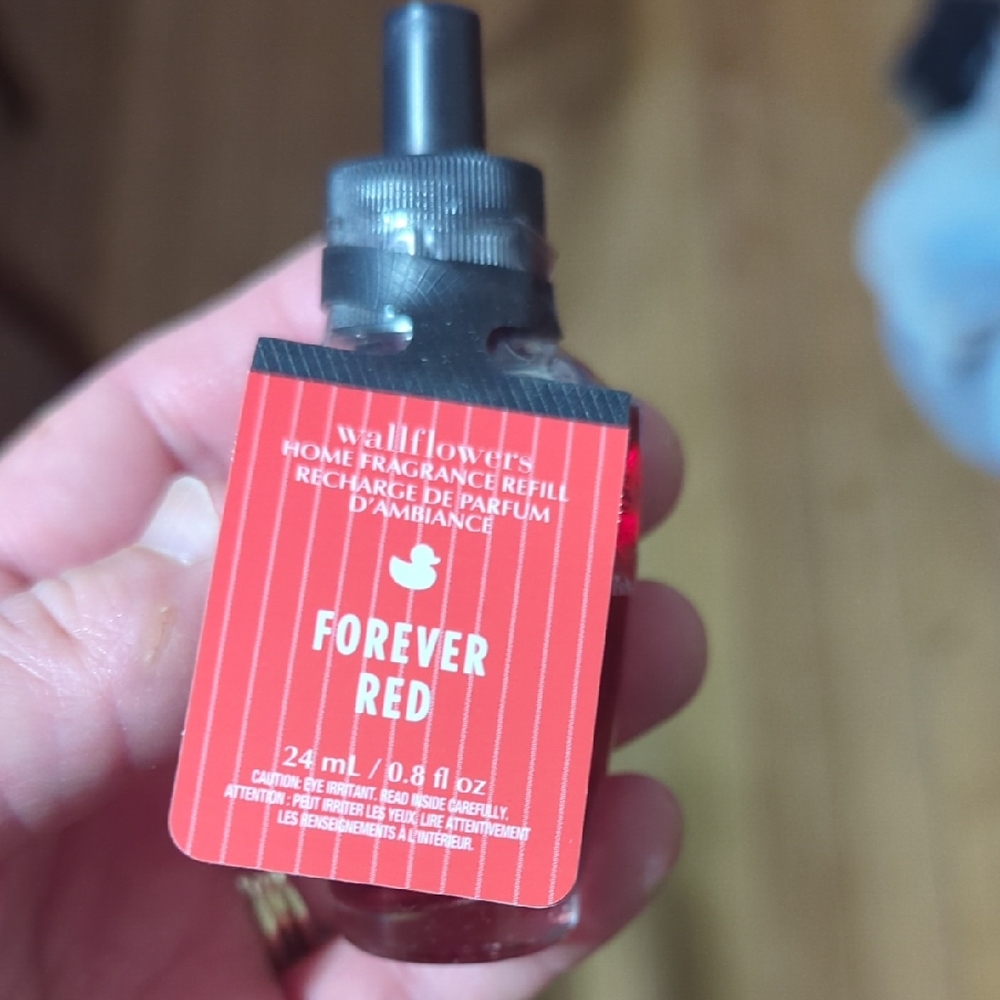 Bath & Body Works Forever Red Wallflowers Refill